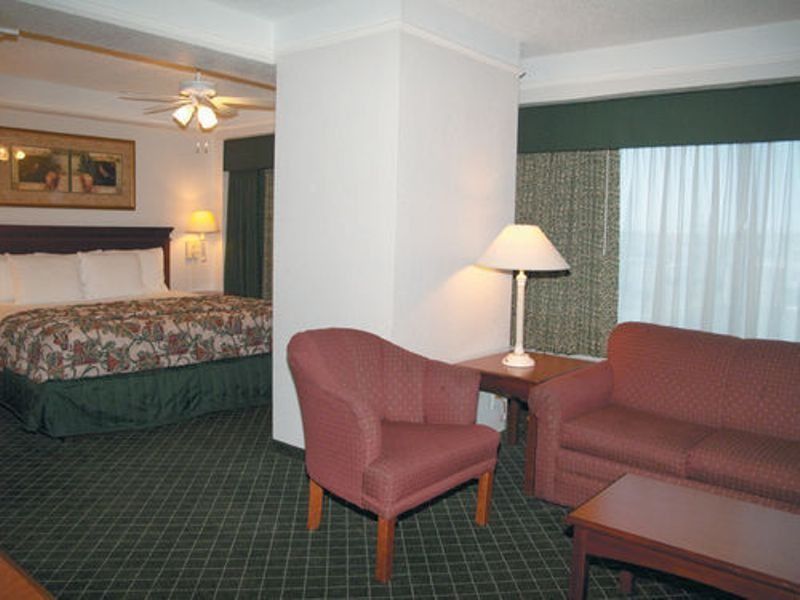 La Quinta By Wyndham New Orleans Airport Hotel Kenner Room photo
